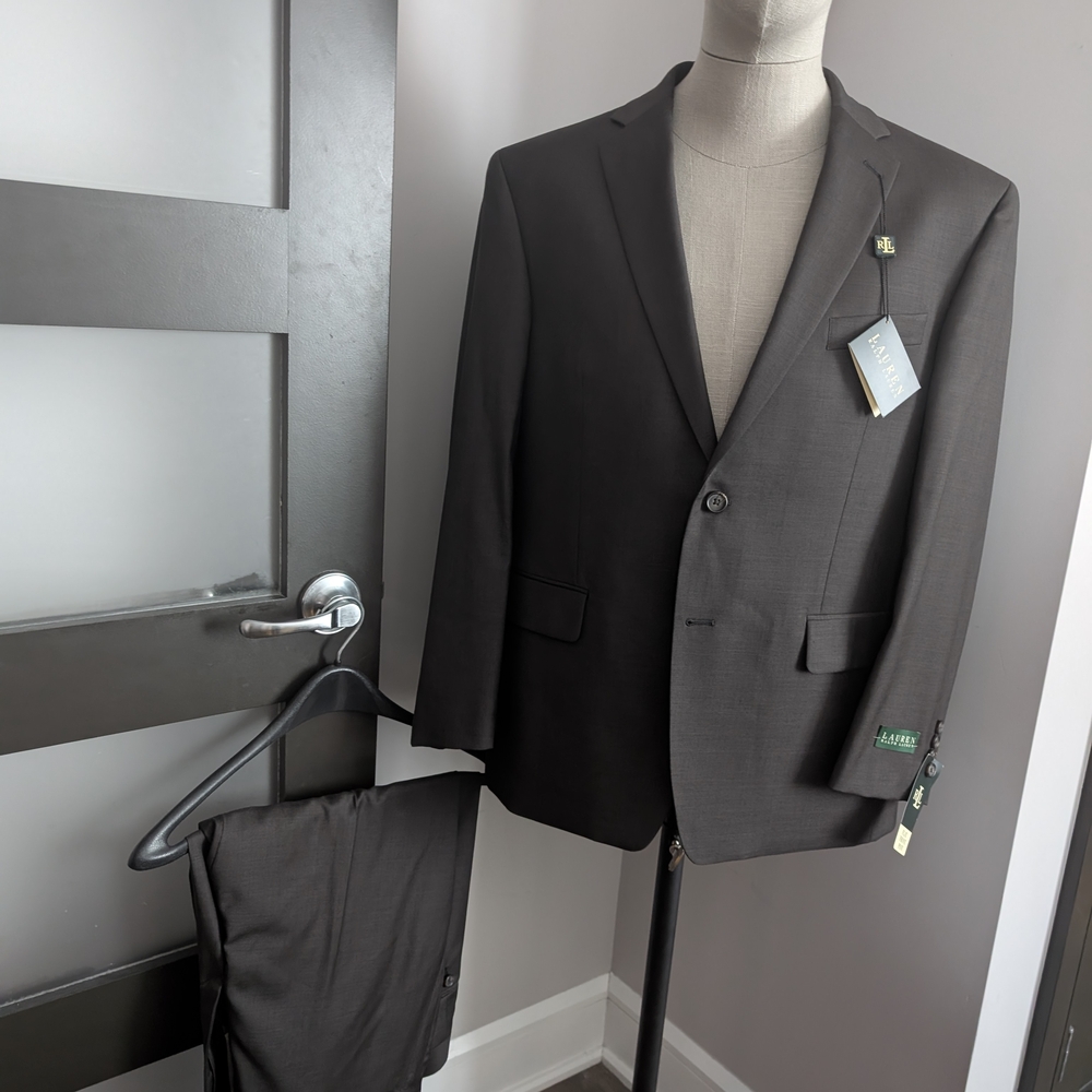 SOLD// Ralph Lauren Charcoal Suit NWT 42s/36s
